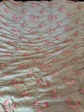 Shabby Chic Pink Rose Floral Comforter on Sage-Green
